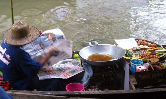 lat-mayom-floating-market Thailand floating market