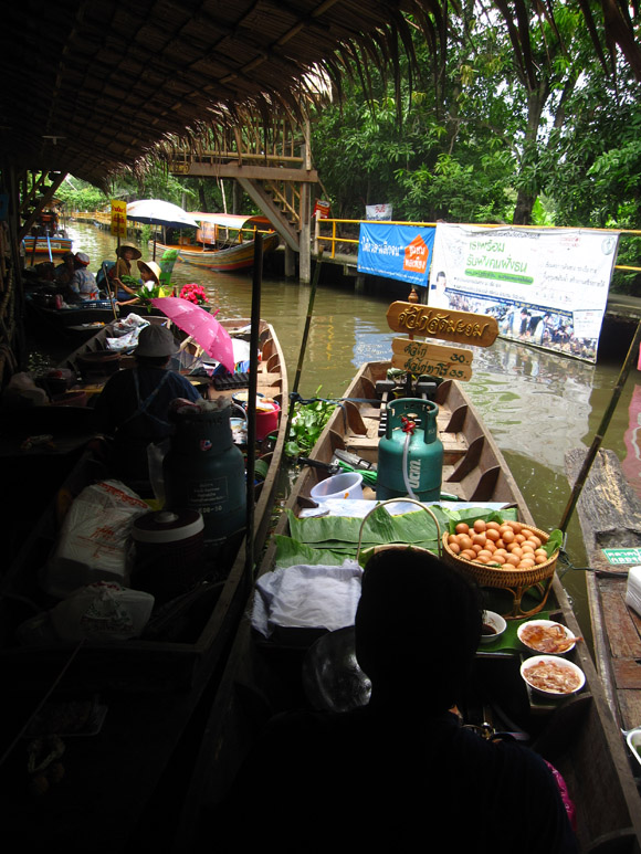 lat-mayom-boat-market lat mayom floating market in thailand