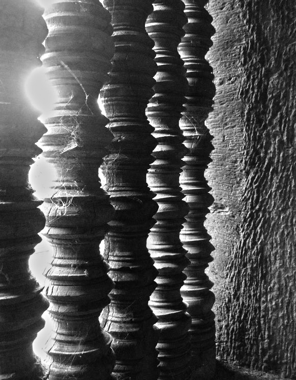 andkor-wat-pillars